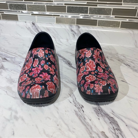 Crocs clogs Neria Pro II Graphic Floral Clogs nursing - Picture 4 of 9